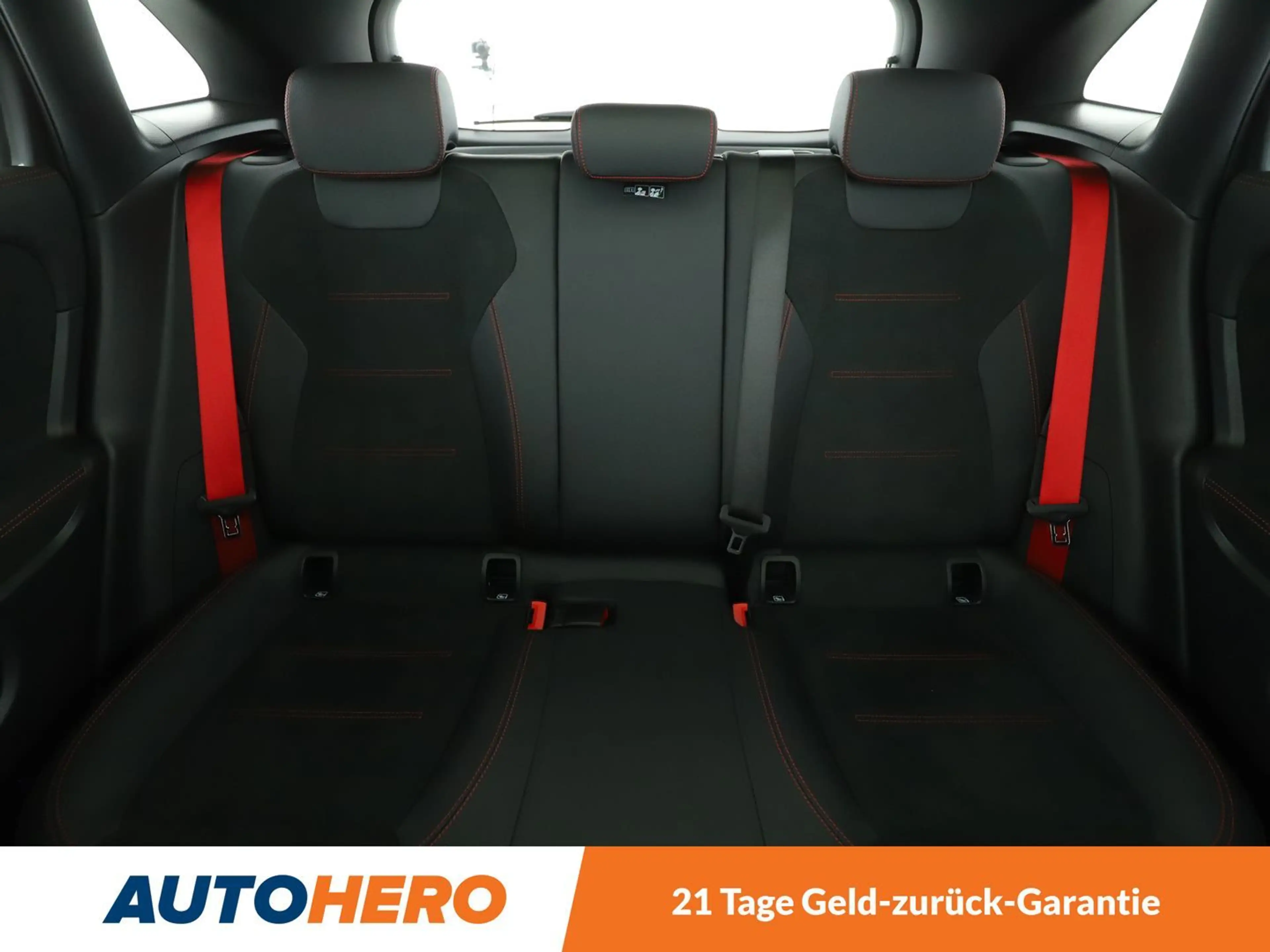 Mercedes-Benz GLA 35 AMG 4Matic Aut.*LED*NAVI*TEMPO*CAM*PDC*SHZ*PANO* — photo 15