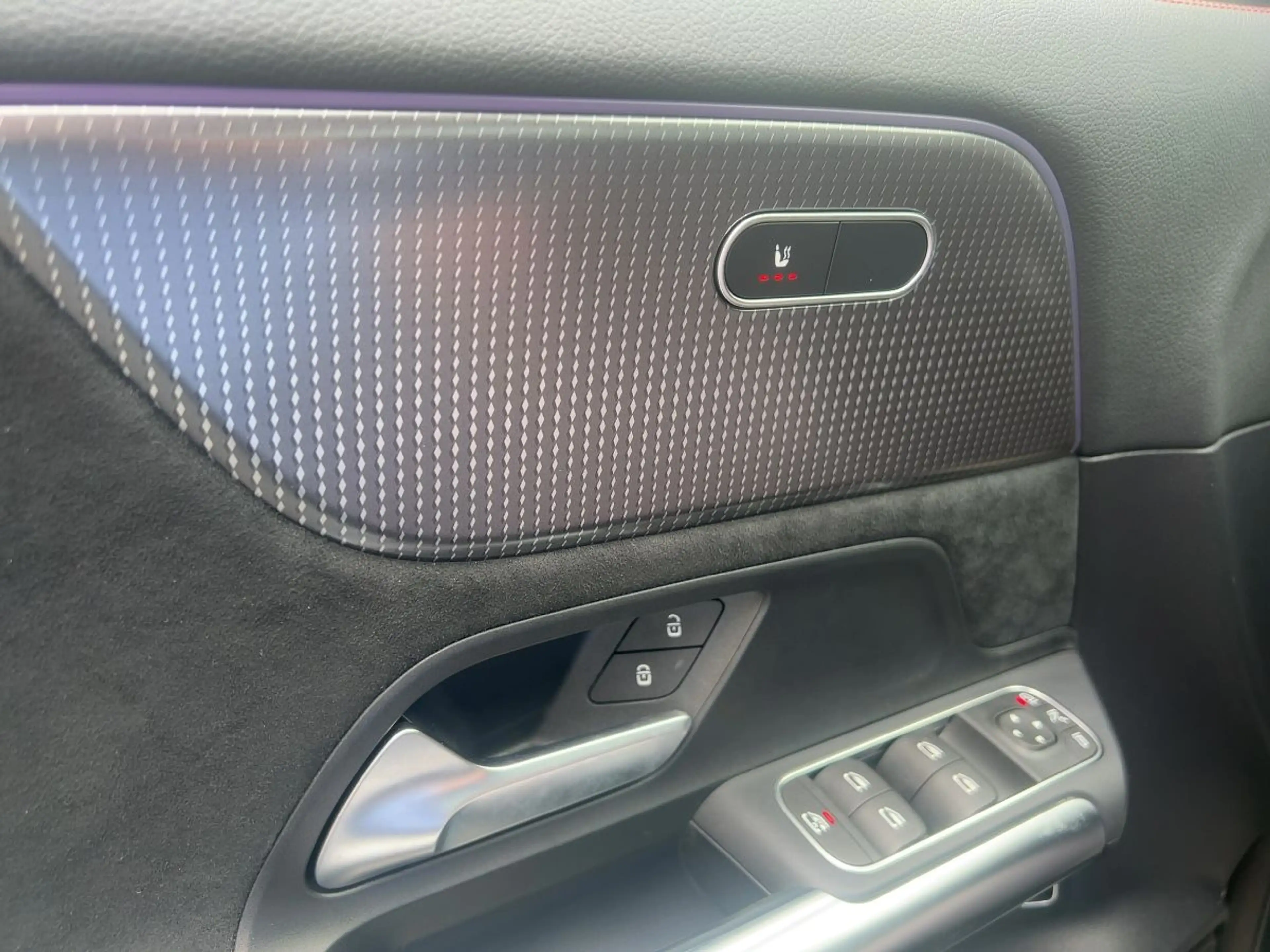 Mercedes-Benz EQA 300 4MATIC *AMG*Shz*LED*Ambi*eHeck*PTS*MBUX* — photo 11