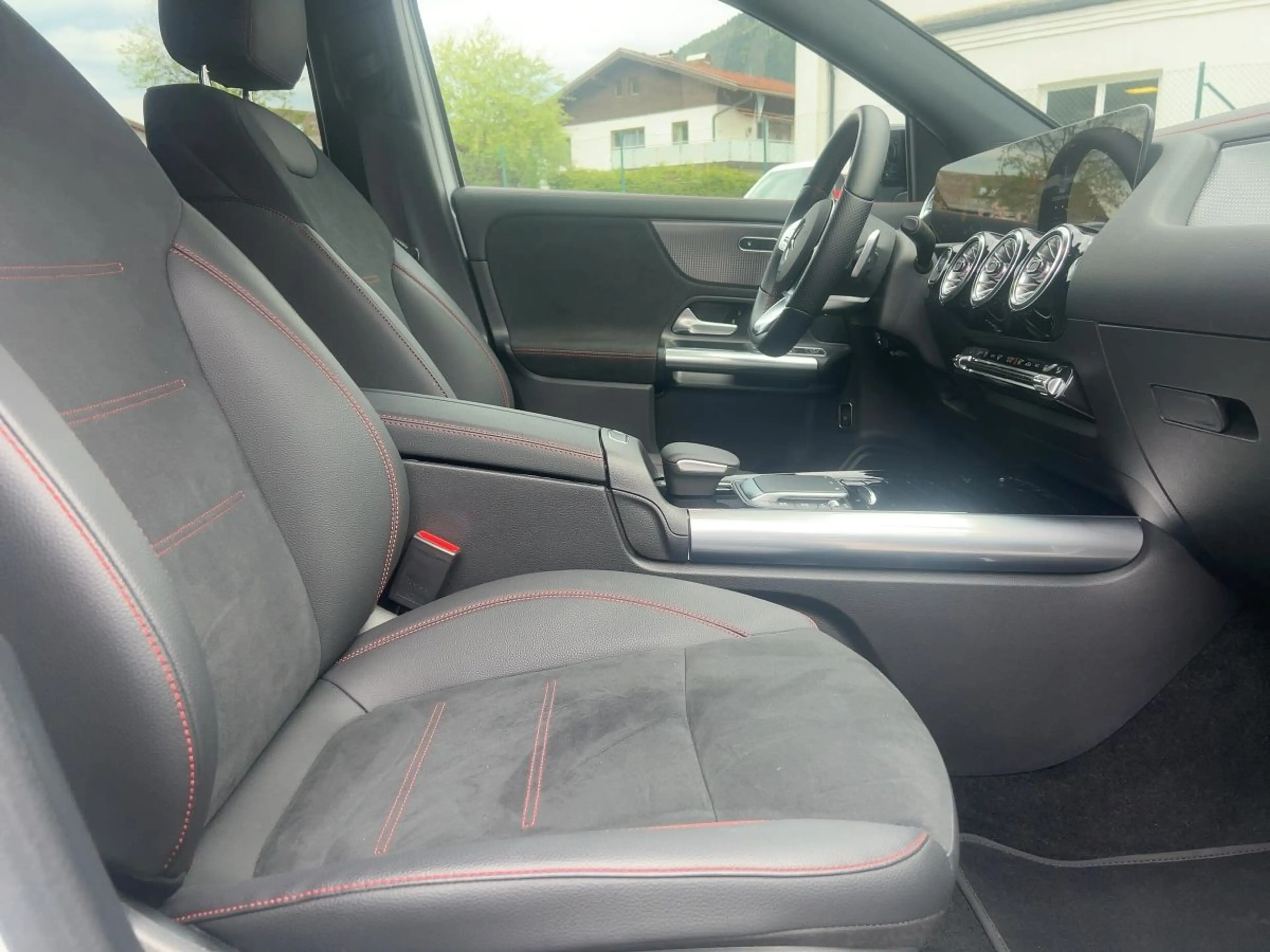 Mercedes-Benz EQA 300 4MATIC *AMG*Shz*LED*Ambi*eHeck*PTS*MBUX* — photo 7