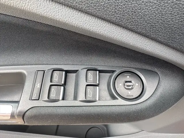 Ford C-Max view 9