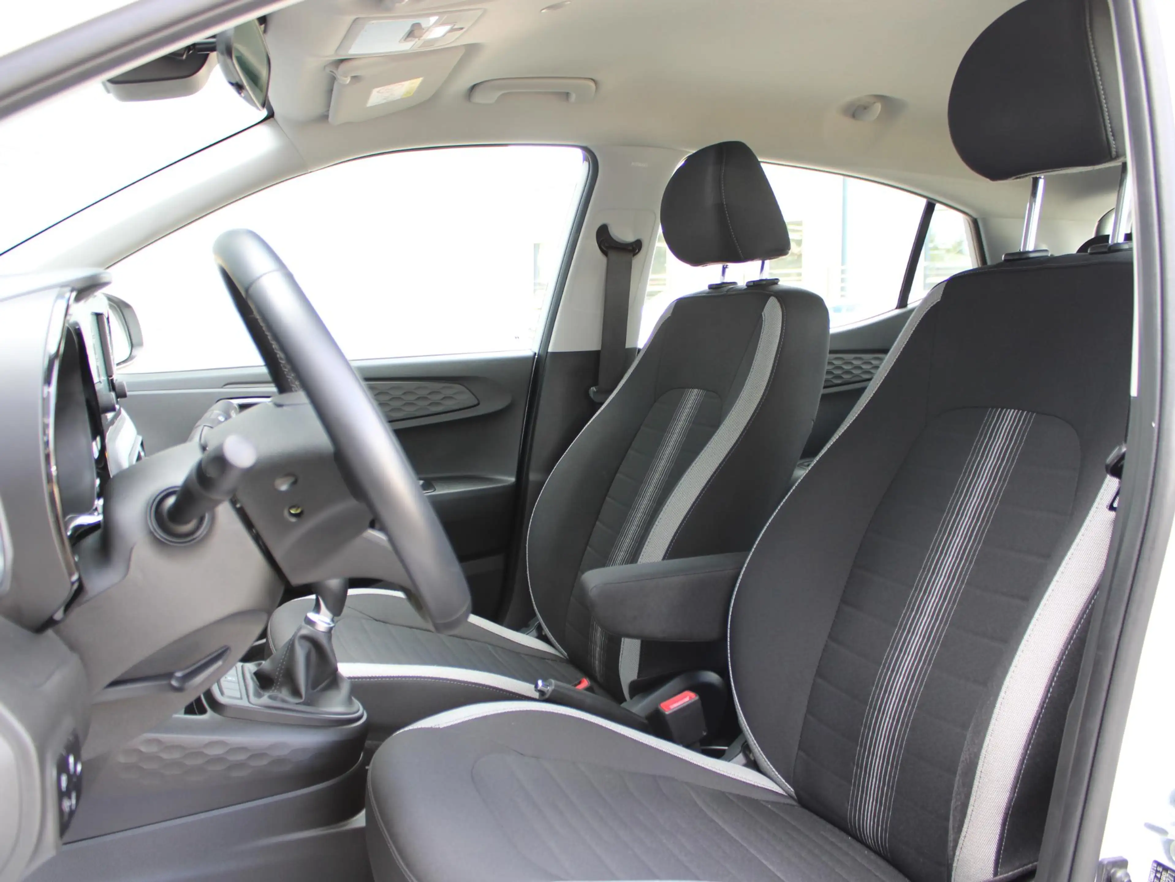 Hyundai i10 1.0 Comfort — photo 11