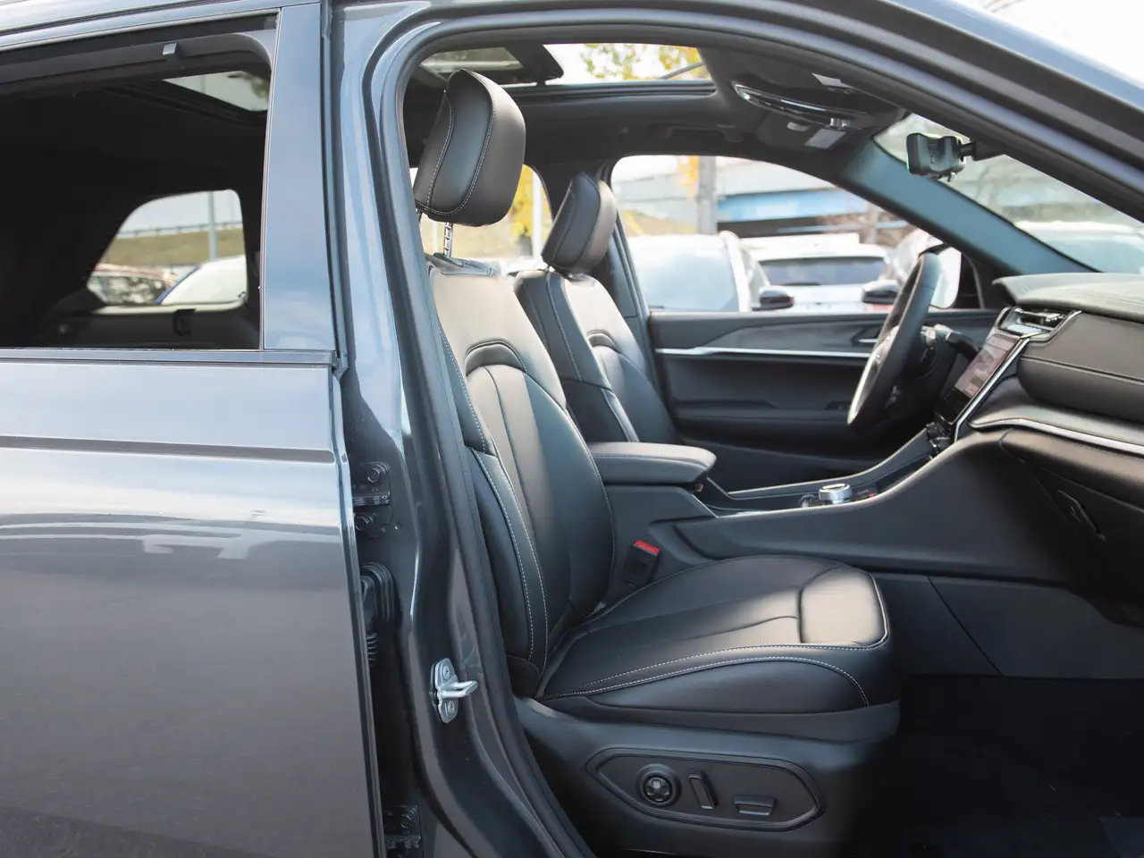 Jeep Grand Cherokee снимка Jeep Grand Cherokee