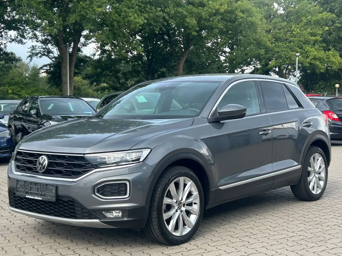 Volkswagen T-Roc 1.5 TSI Sport °AHK° Grau - 1