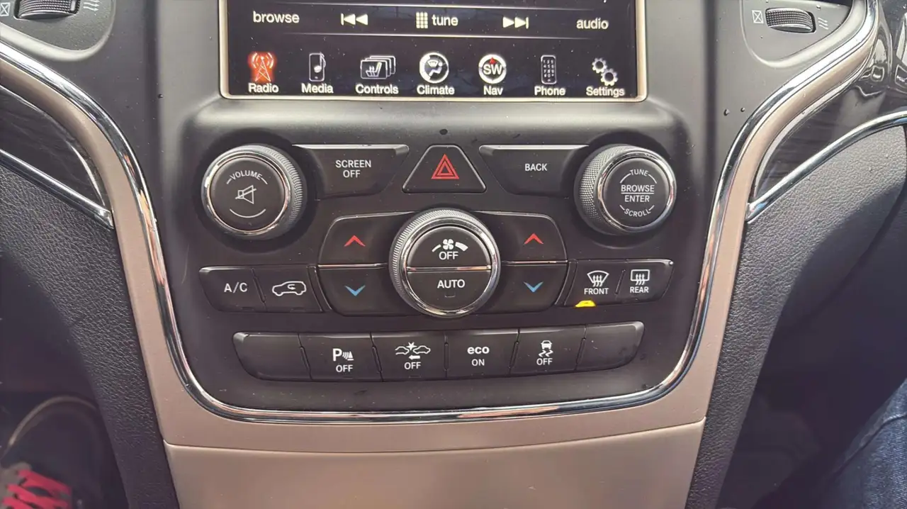 Jeep Grand Cherokee photo Jeep Grand Cherokee