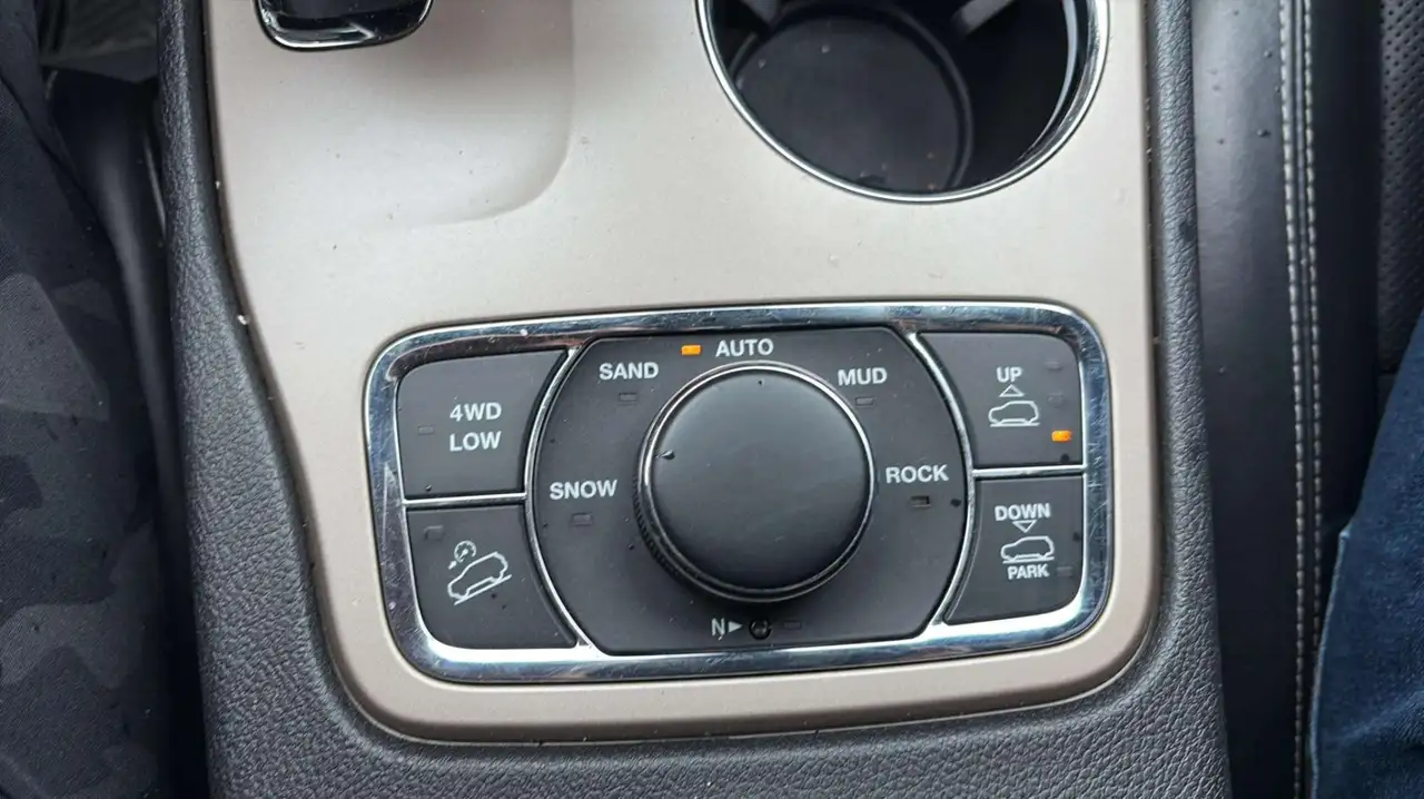 Jeep Grand Cherokee photo Jeep Grand Cherokee