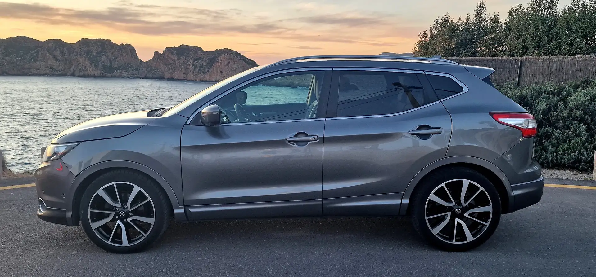 Nissan Qashqai Qashqai 1.5dCi Tekna 4x2 Cuero, Pano Gris - 2