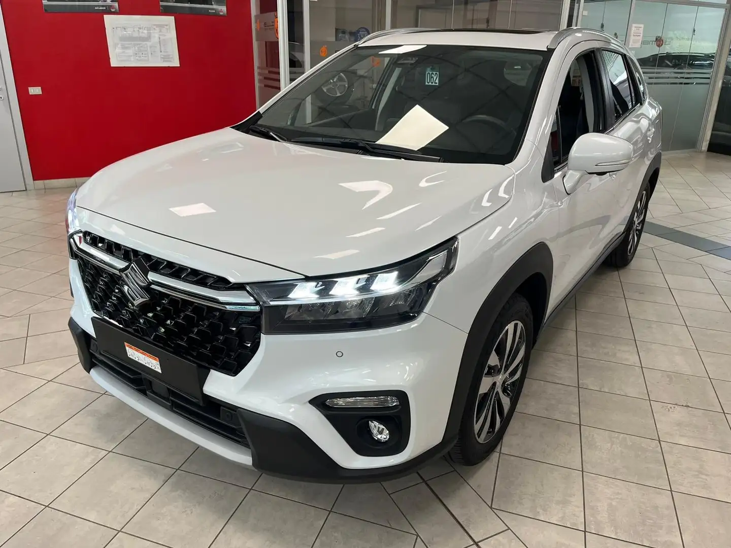 Suzuki S-Cross 1.5h Starview 4wd at + GANCIO--risparmio 9000€! Blanc - 1