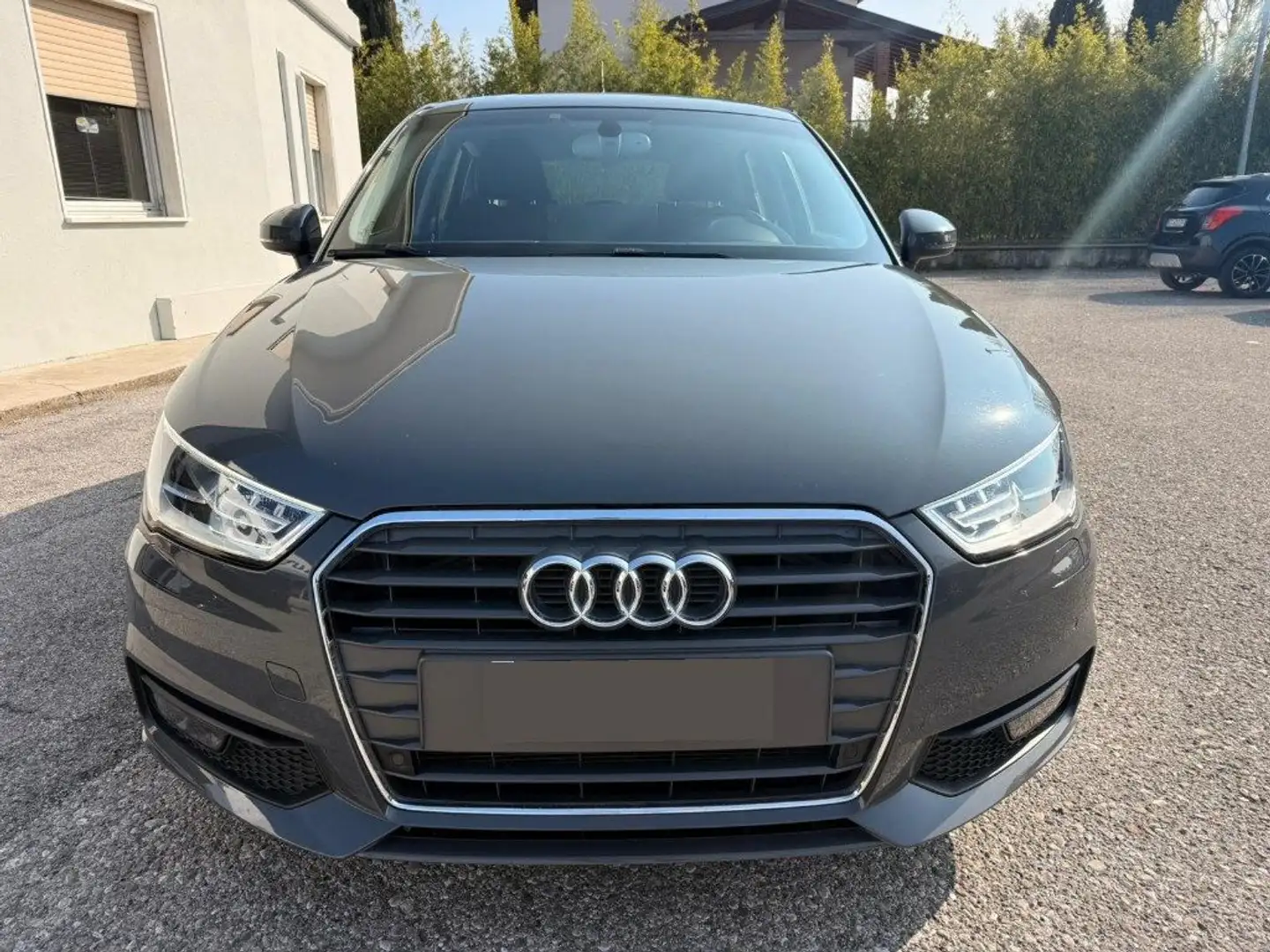 Audi A1 SPB 1.4 TDI Admired Grau - 2