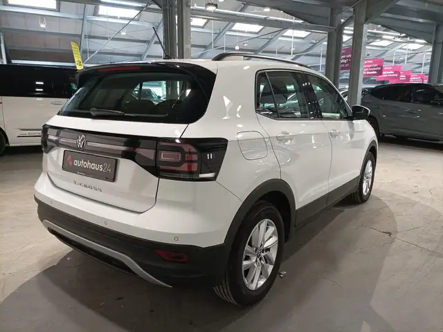 Volkswagen T-Cross view 5