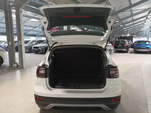 Volkswagen T-Cross view 6