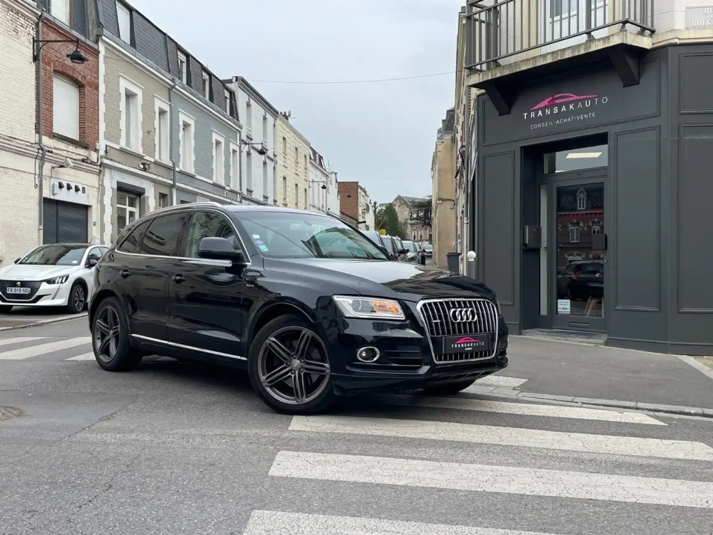 Audi Q5 2.0L TFSI Hybrid 245 Quattro Avus Tiptronic A / SO Noir - 1