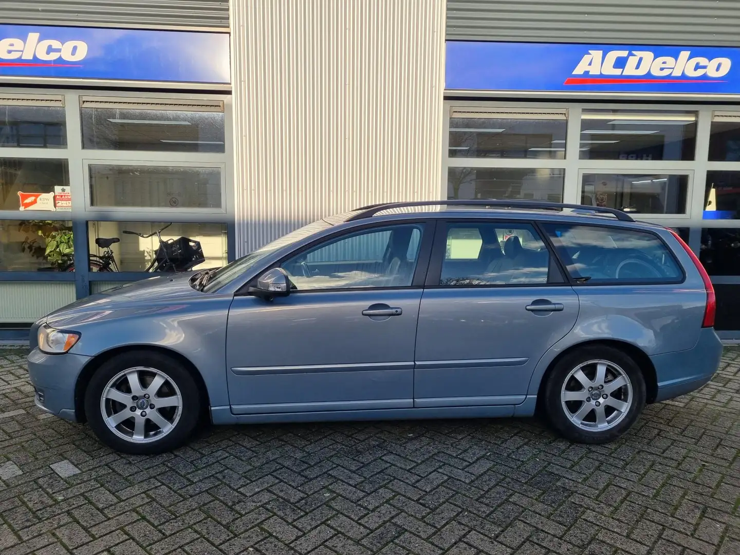 Volvo V50 1.6D S/S Summum / climate control / trekhaak / nav Blauw - 2