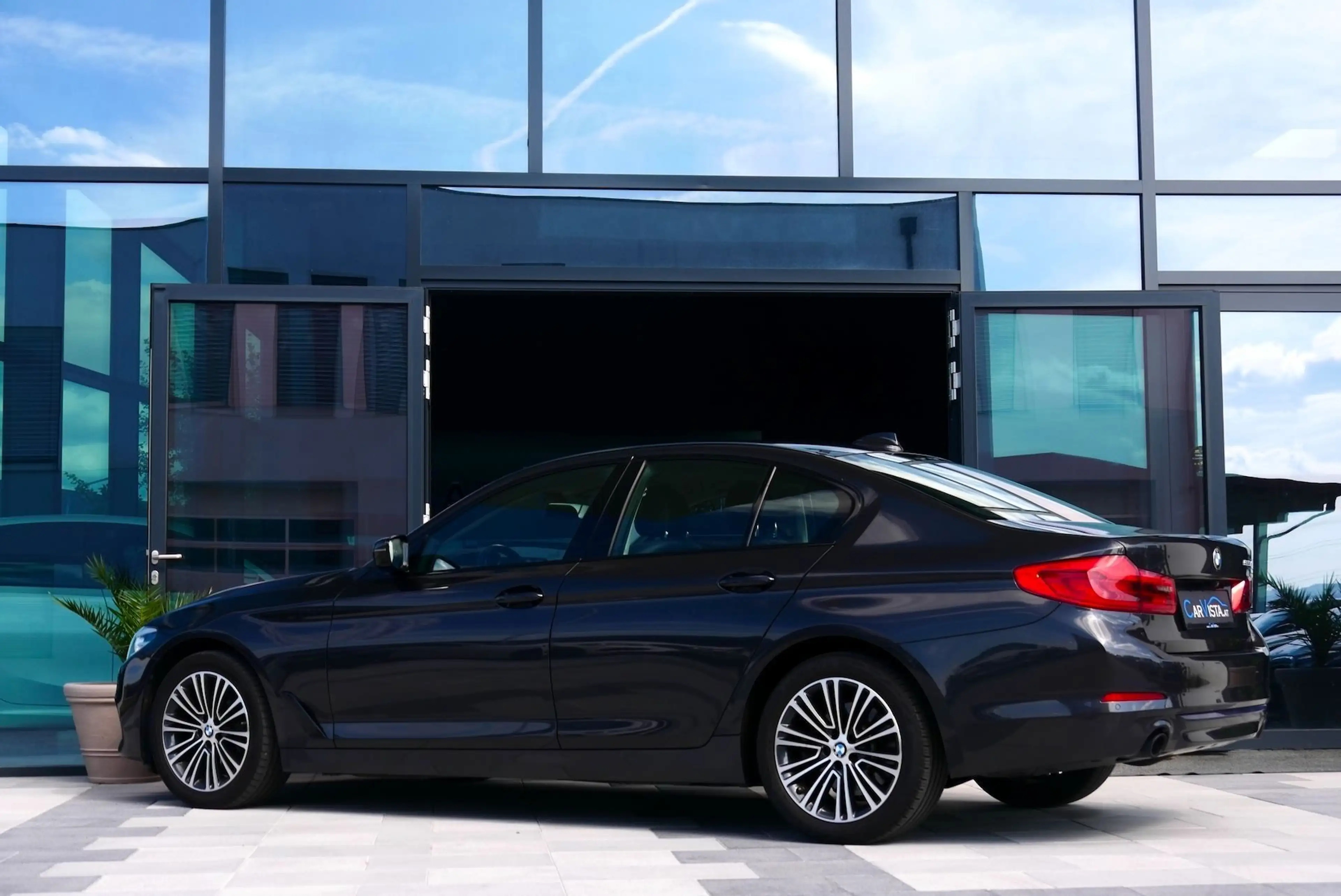 BMW 525 d  Aut. * Driving Assistant Plus/Navi/Sport Line* — photo 9