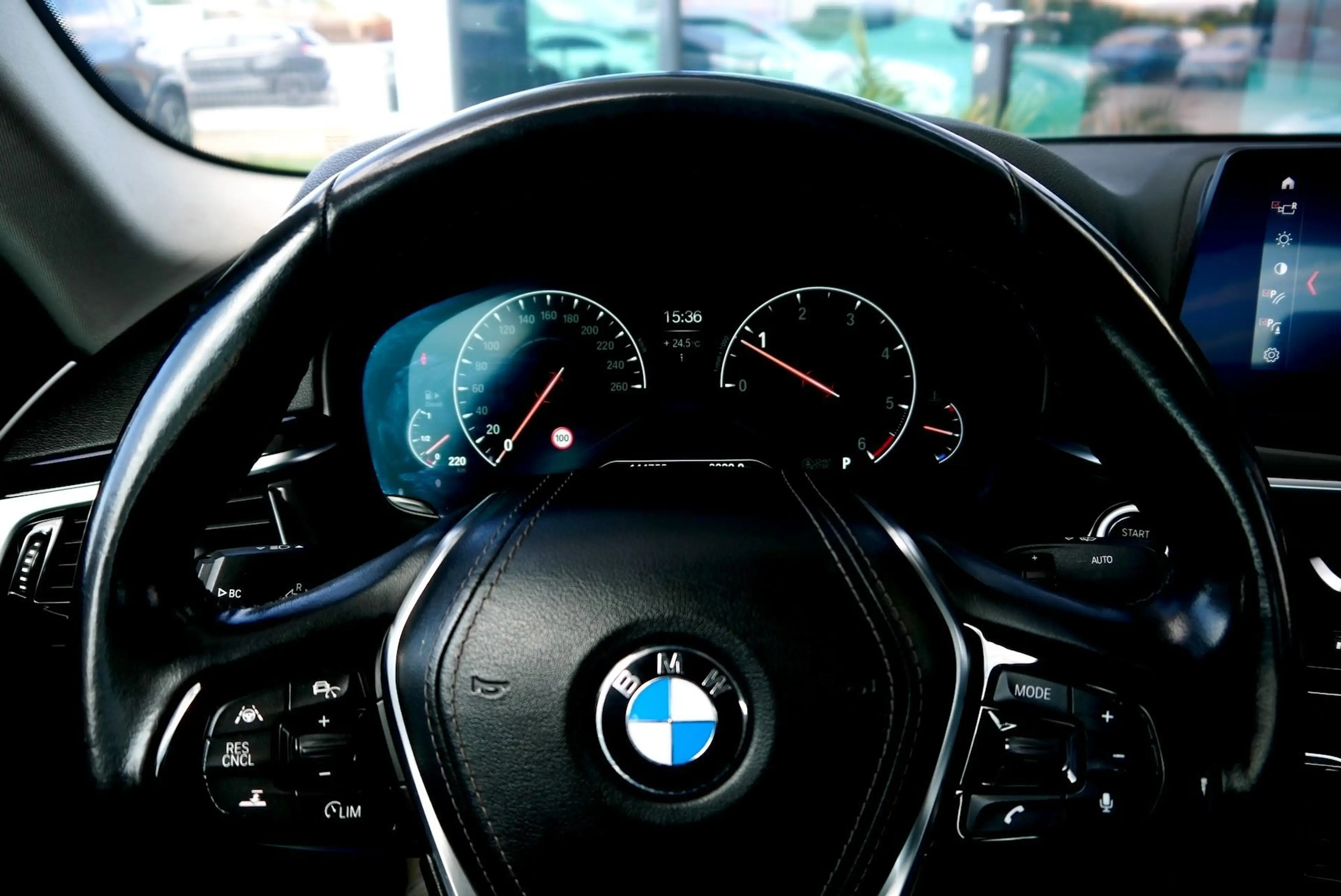 BMW 525 d  Aut. * Driving Assistant Plus/Navi/Sport Line* — photo 13