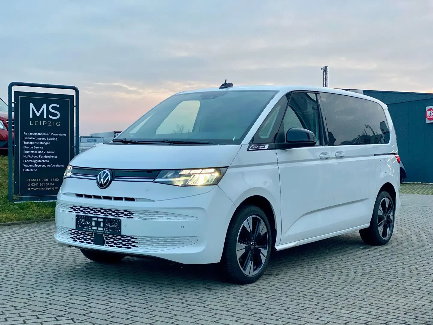 Volkswagen T7 Multivan Life DSG Navi LED Tisch Blanc - 1