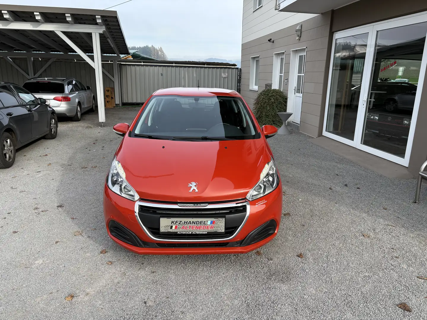 Peugeot 208 Active 1,2 *1.BESITZ*ZR-GEMACHT*TEMP*MFL*BT* Orange - 2