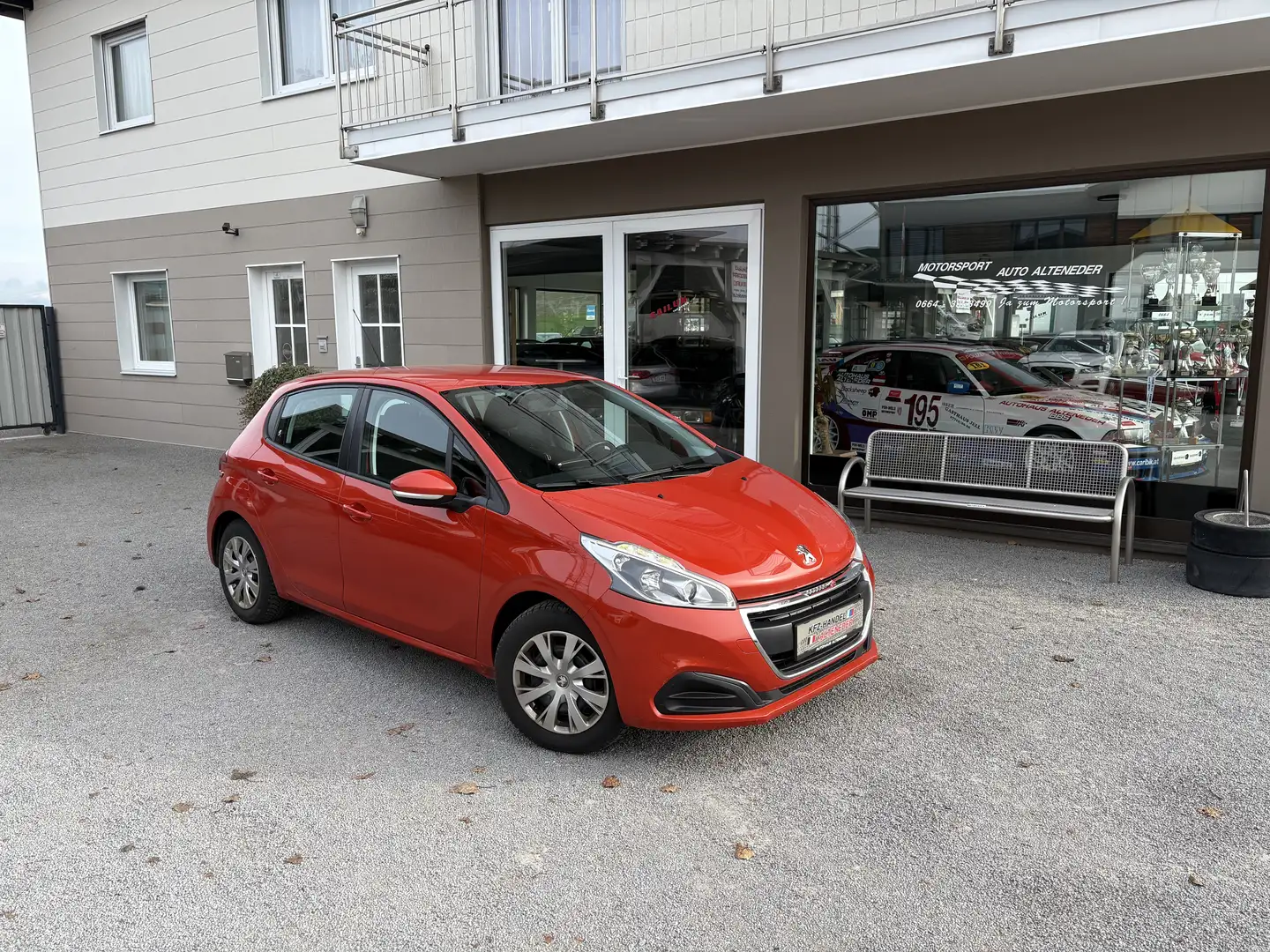 Peugeot 208 Active 1,2 *1.BESITZ*ZR-GEMACHT*TEMP*MFL*BT* Orange - 1