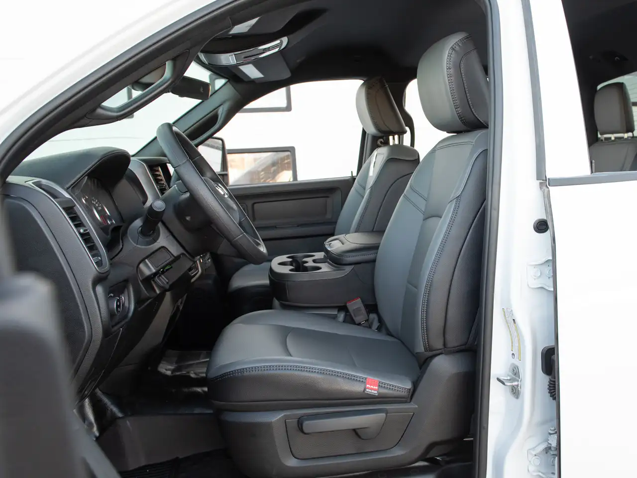 RAM 2500 снимка RAM 2500