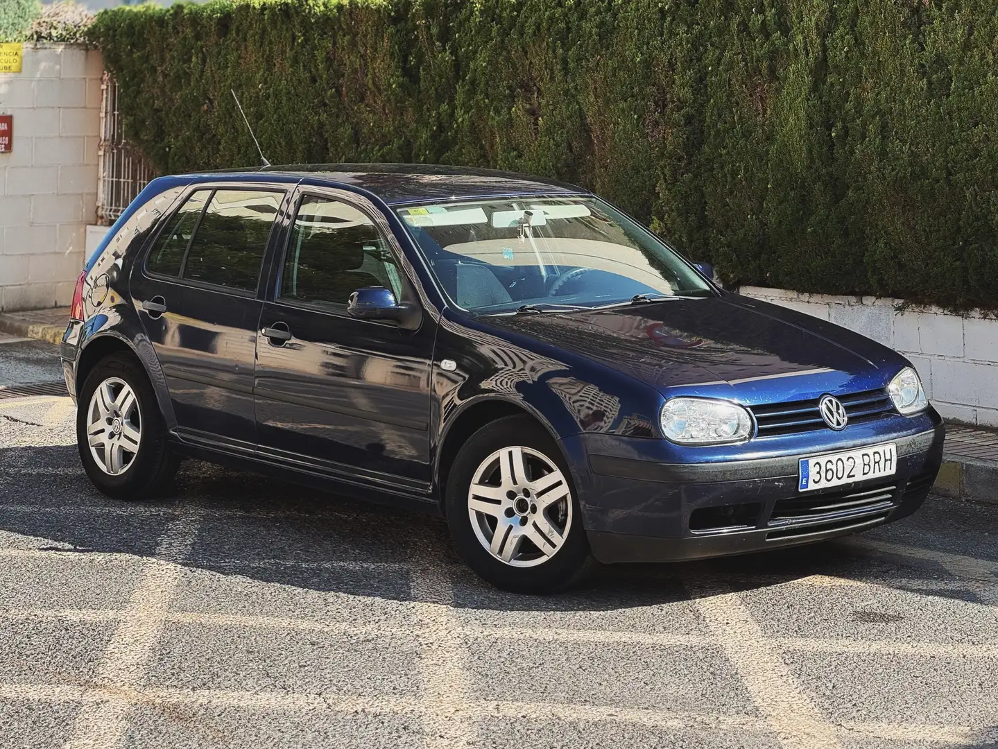 Volkswagen Golf - 2