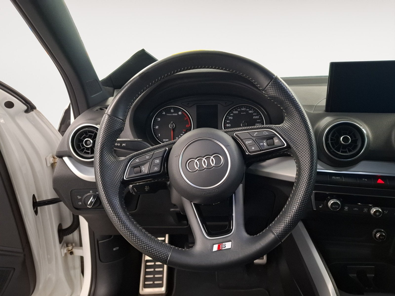 Audi Q2 35 TFSI sport S-Line LED Pano SHZ LM Navi — photo 10