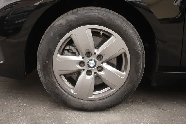 BMW 1 Series view 5