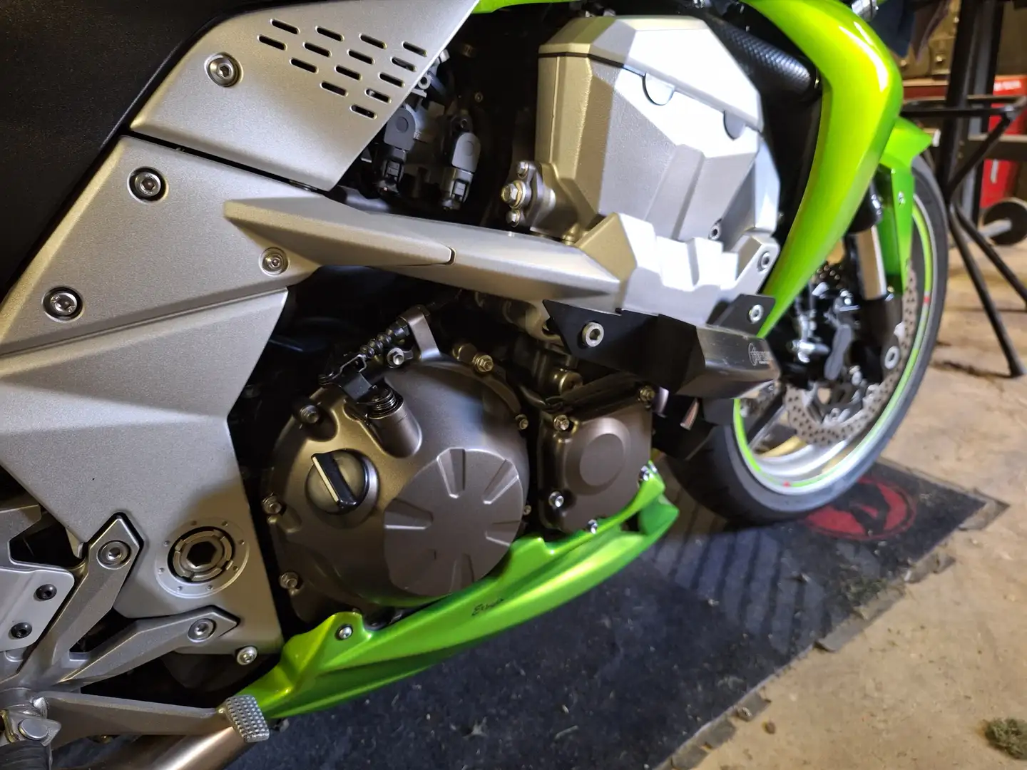 Kawasaki Z 750 Vert - 2