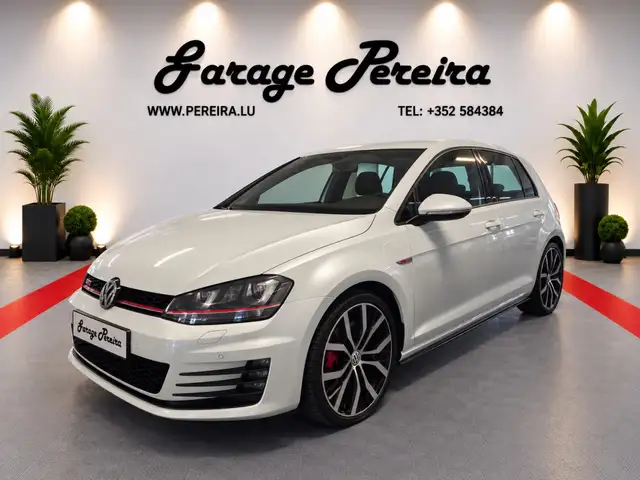 Volkswagen Golf view 2