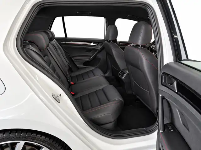 Volkswagen Golf view 6