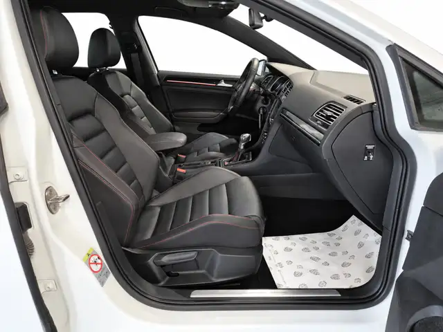 Volkswagen Golf view 5