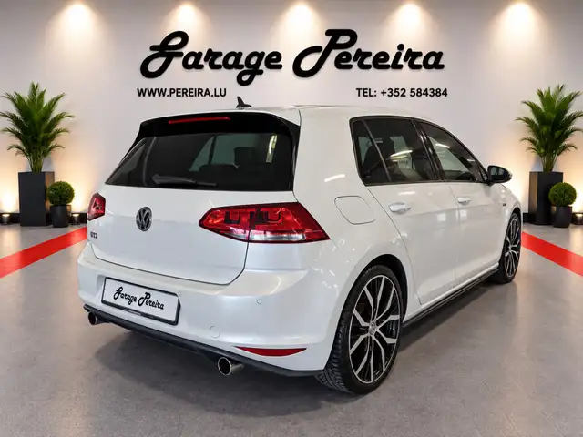 Volkswagen Golf view 3