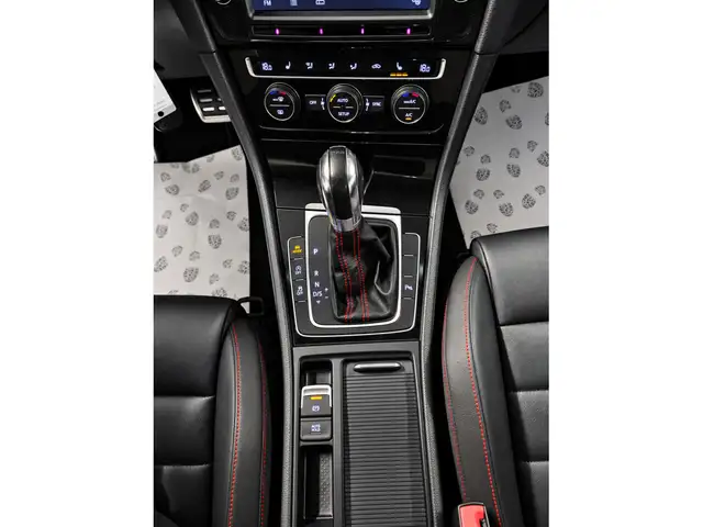 Volkswagen Golf view 10