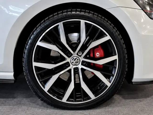 Volkswagen Golf view 12
