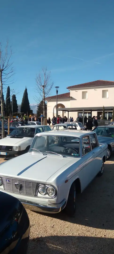 Lancia Fulvia Plateado - 2