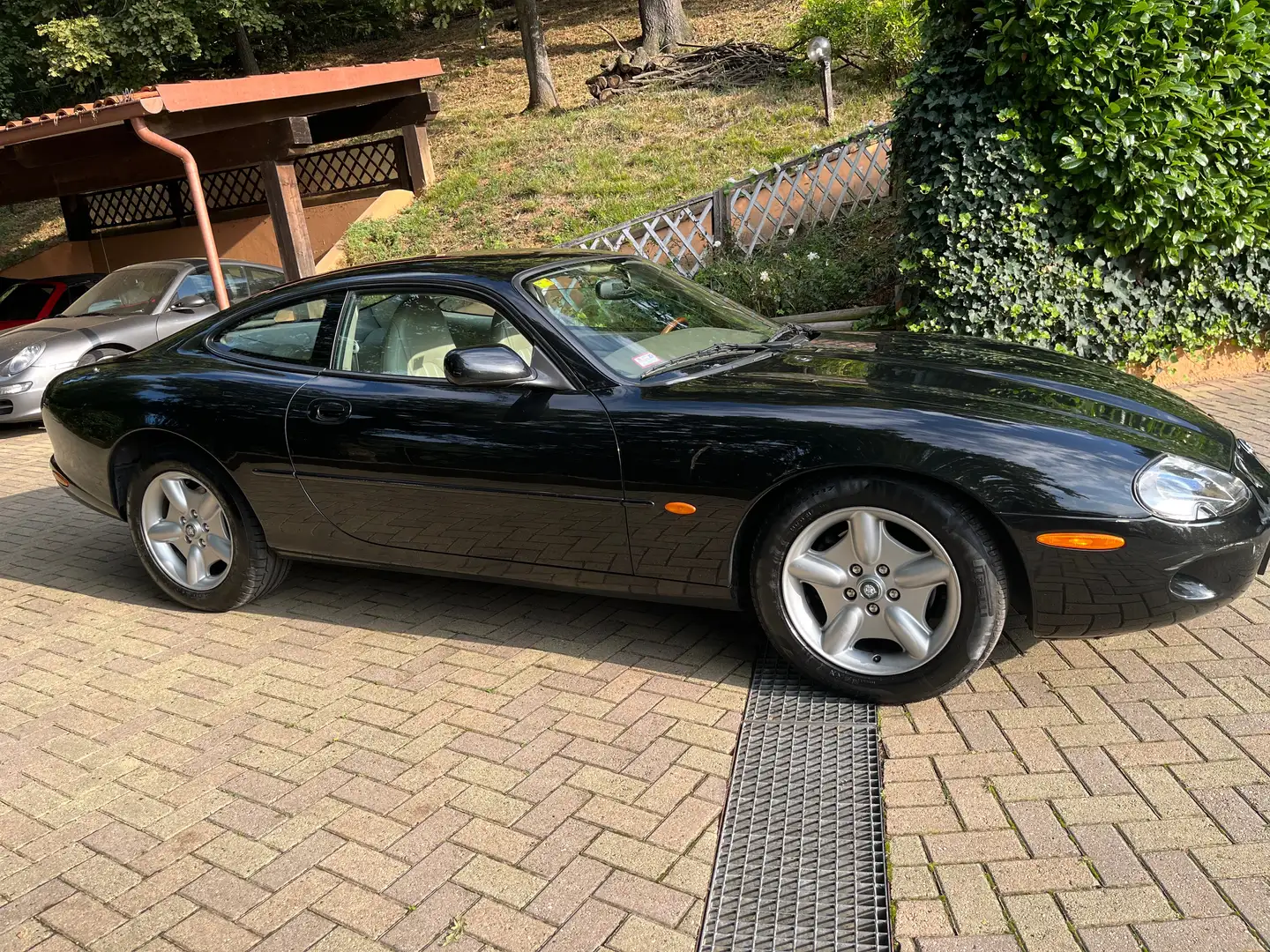 Jaguar XK8 Coupè 4.0 L ASI Schwarz - 2