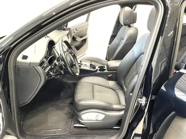 Porsche Macan view 6
