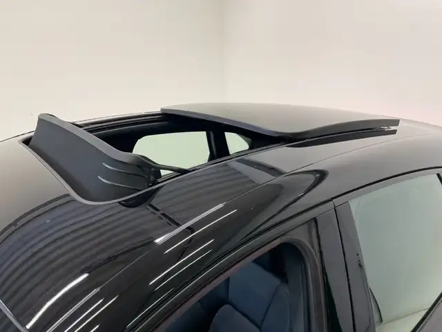 Porsche Macan view 8