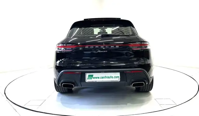 Porsche Macan view 4