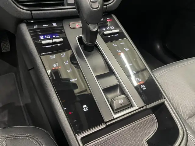 Porsche Macan view 14