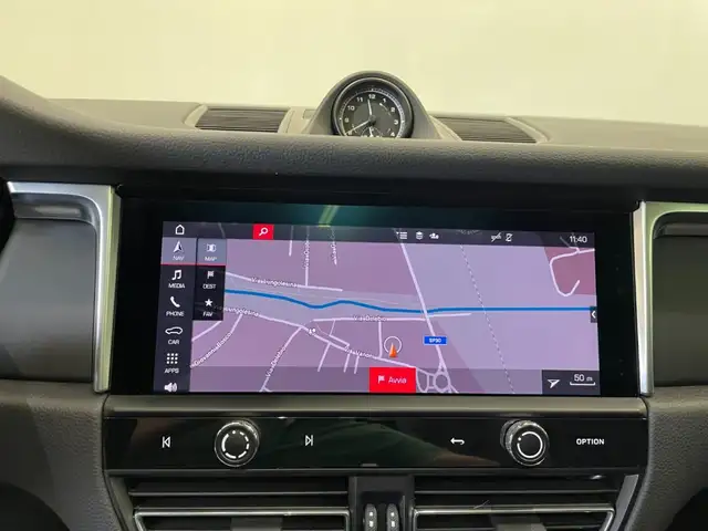 Porsche Macan view 12