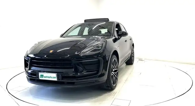 Porsche Macan view 3