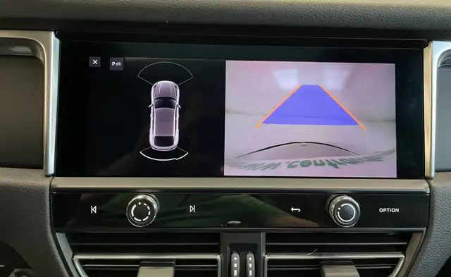 Porsche Macan view 13