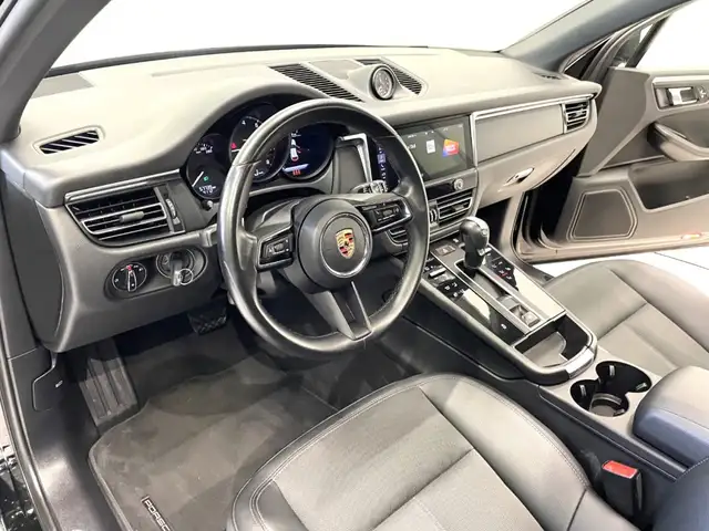 Porsche Macan view 15