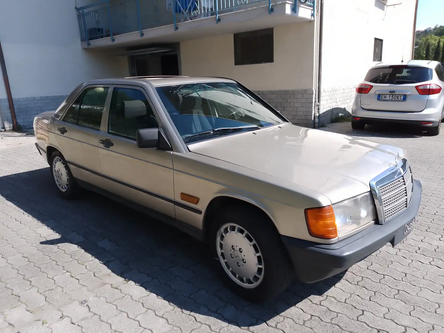 Mercedes-Benz 190 190 2.0 E 122cv Altın - 2