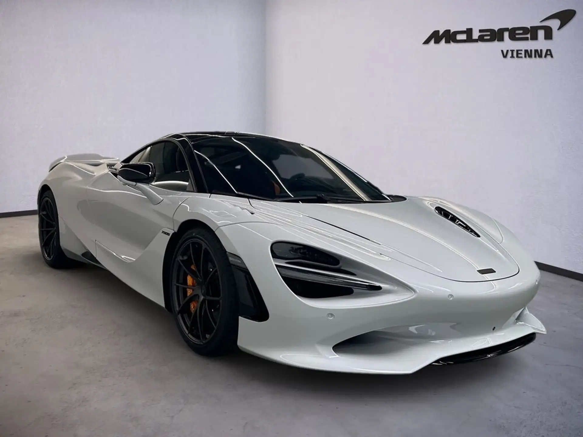 맥라렌 750S 750 2026 화이트 사진 2