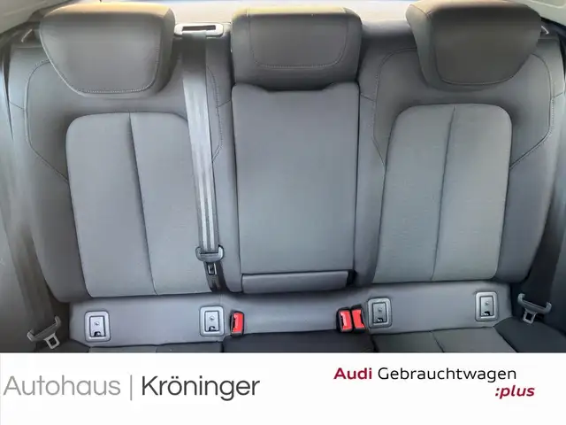 Audi Q2 view 10