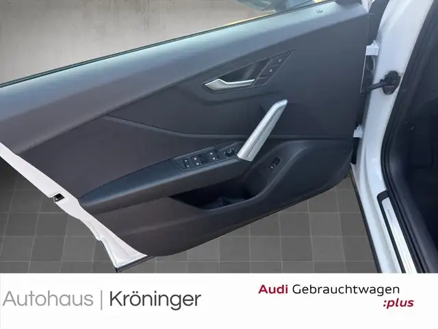 Audi Q2 view 8
