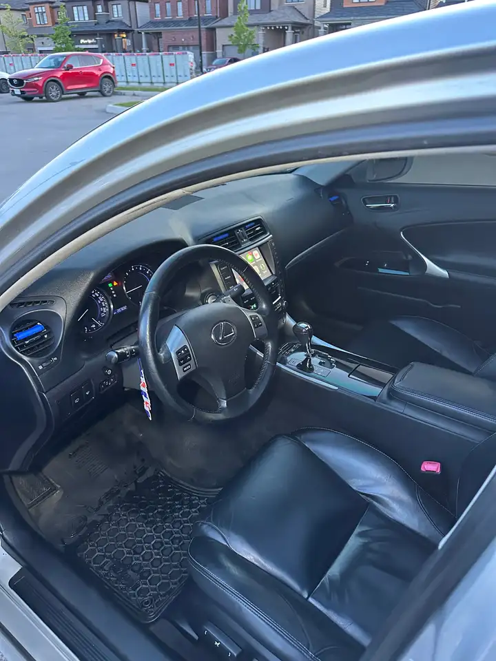 Lexus IS снимка Lexus IS