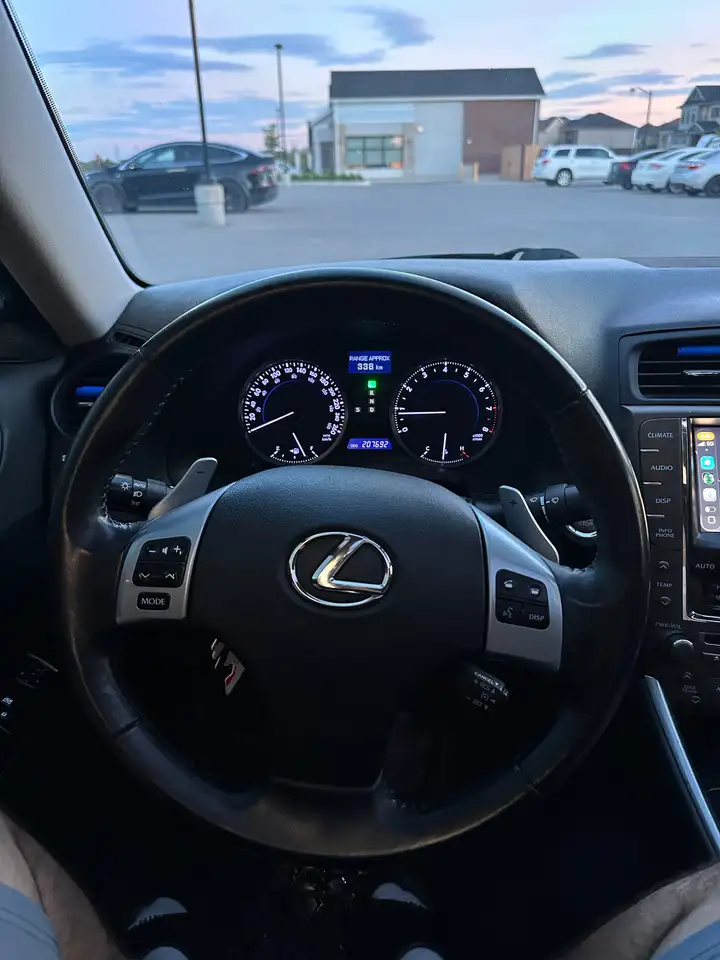 Lexus IS снимка Lexus IS