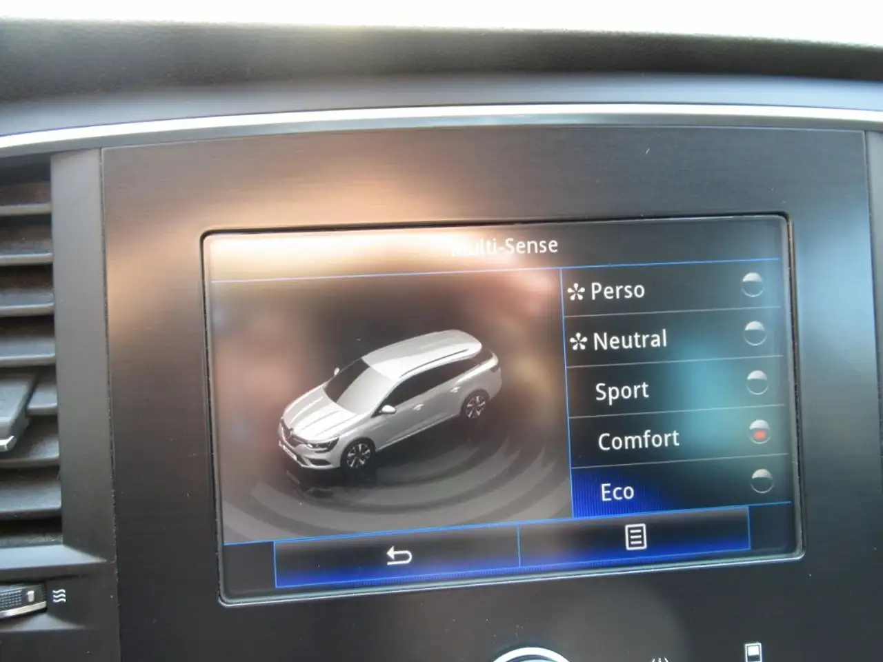 Renault Megane Berline — photo 20