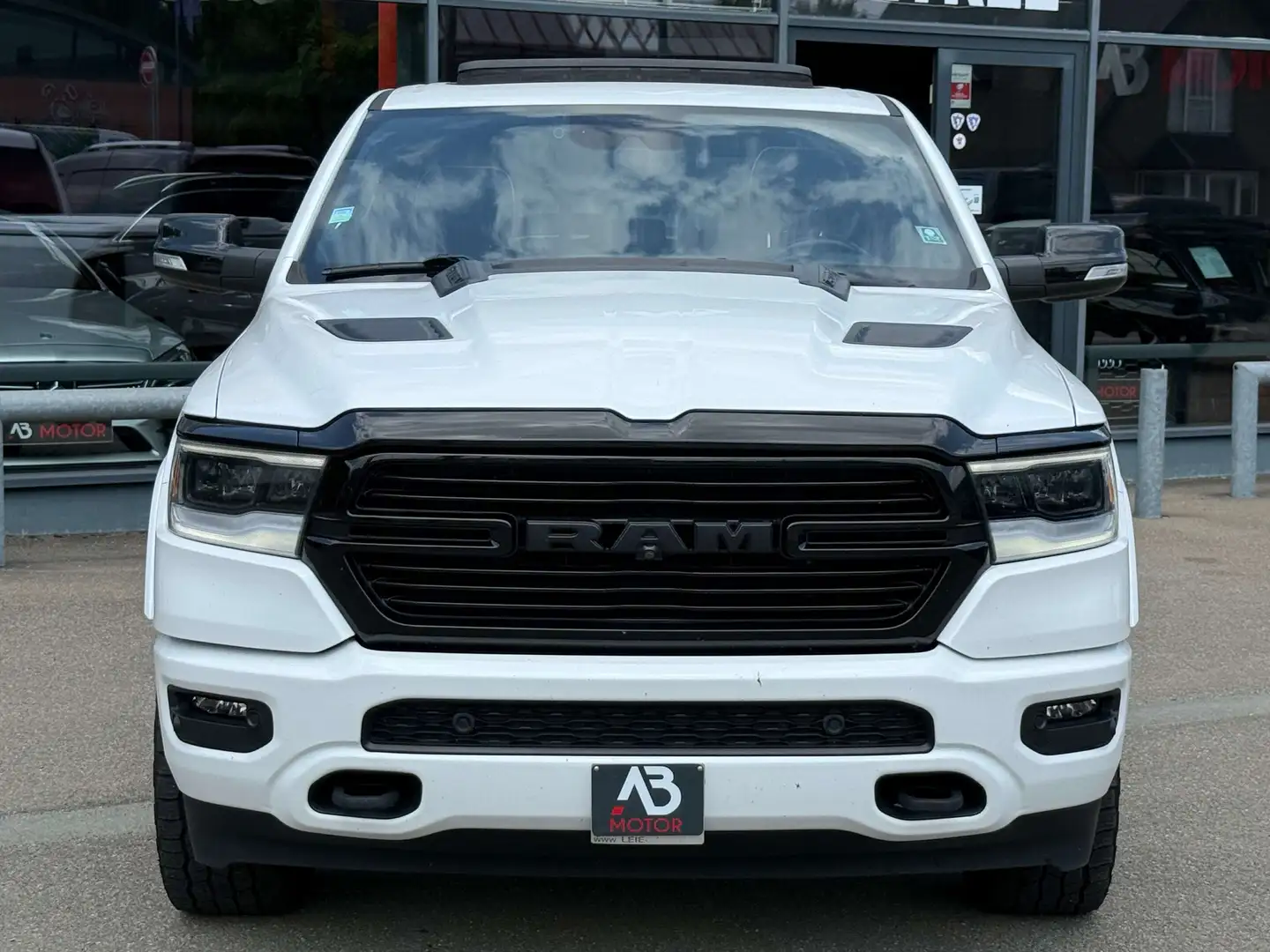 Dodge RAM 1500 LARAMIE BLACK EDITION LPG200L SUSP. FULL TVAC Blanc - 2